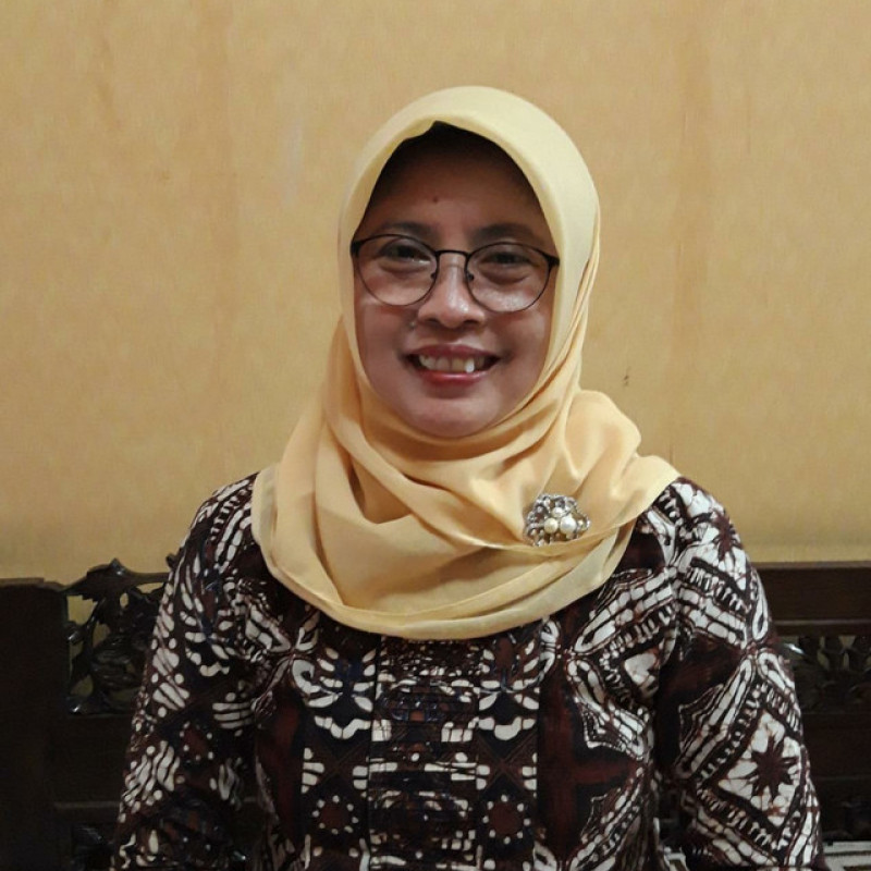 Nany Hariyati, SE